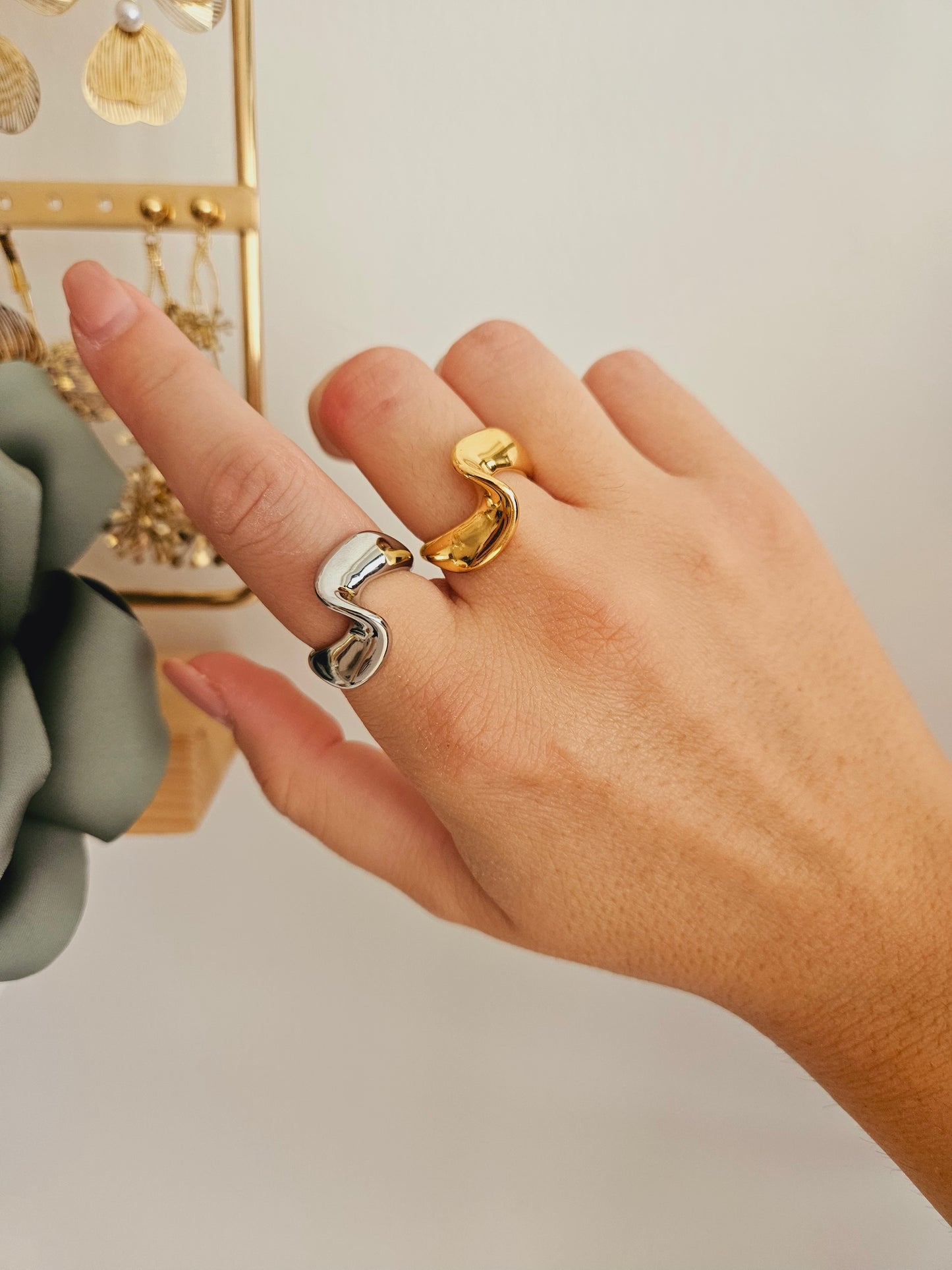 Anello Waves